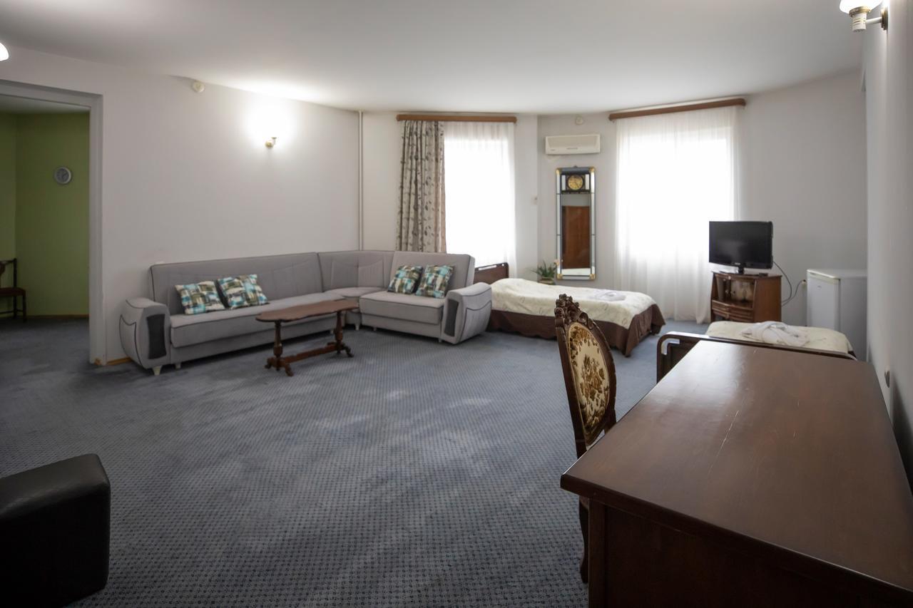Leader Hotel ゴリ エクステリア 写真